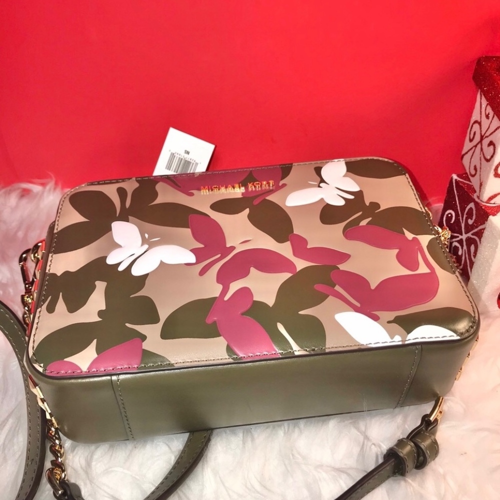 🌺 NEW MK MICHAEL KORS OLIVE CROSSBODY butterflies - Picture 5 of 8